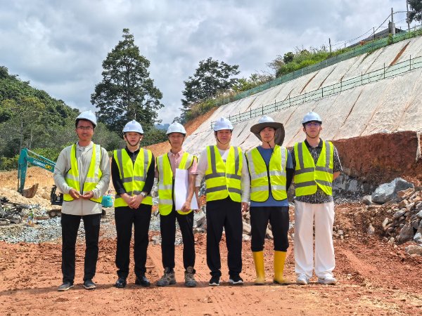 集團(tuán)董事長(zhǎng)王元旦、總裁王俊華赴馬來(lái)西亞霹靂州24.5MW水電站項(xiàng)目 視察指導(dǎo)